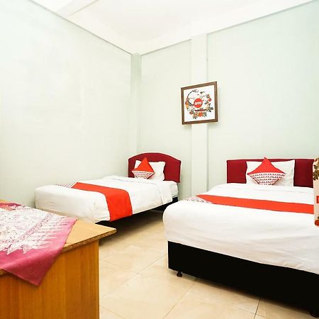 OYO 475 Kartika Syariah Homestay Surabaya Luaran gambar