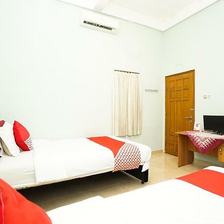 OYO 475 Kartika Syariah Homestay Surabaya Luaran gambar