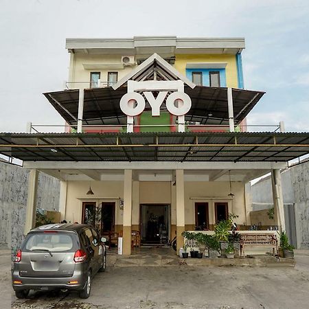 OYO 475 Kartika Syariah Homestay Surabaya Luaran gambar