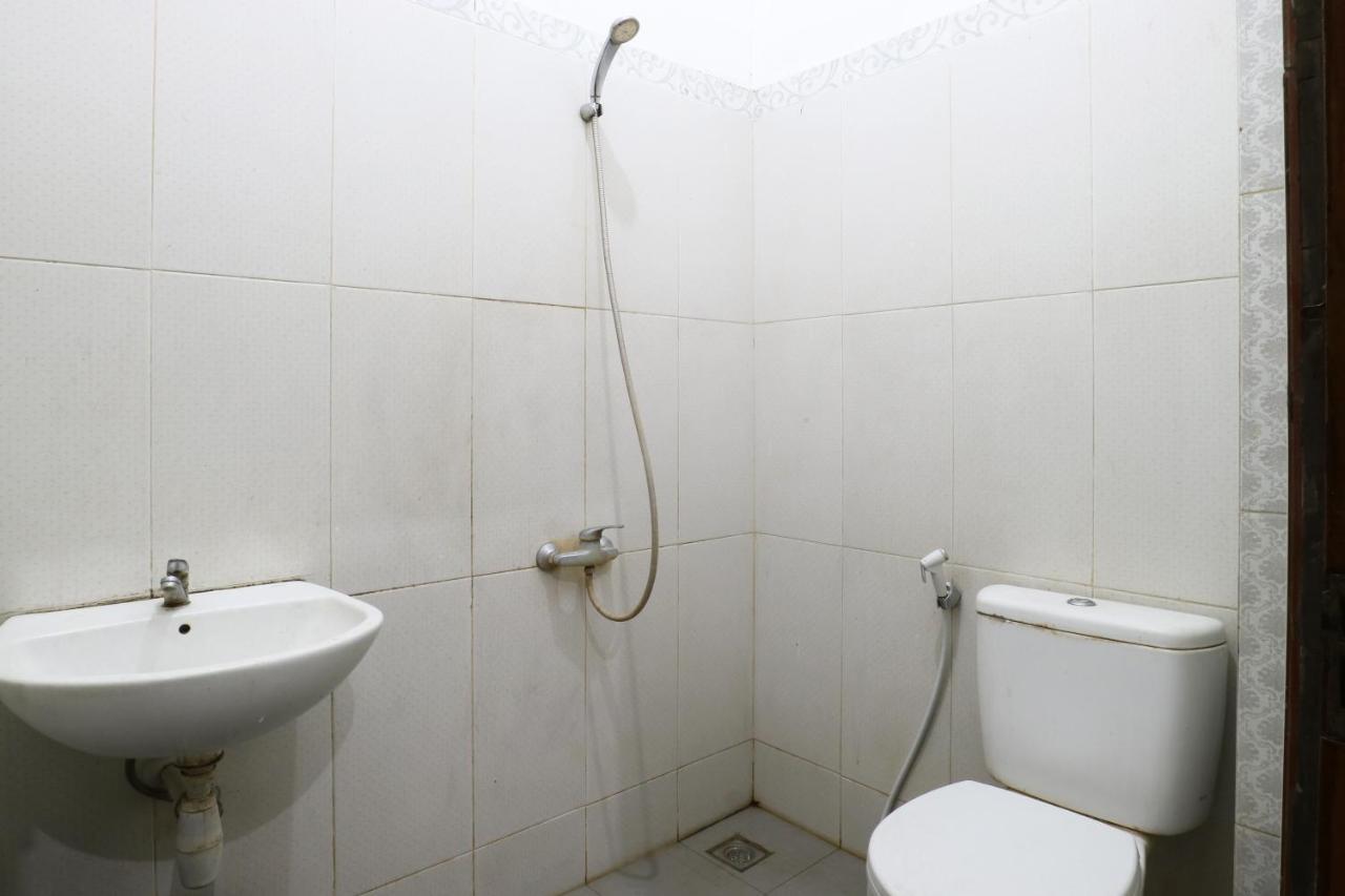 OYO 475 Kartika Syariah Homestay Surabaya Luaran gambar