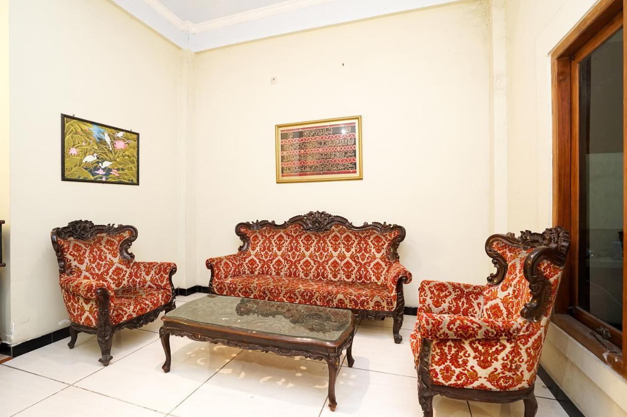 OYO 475 Kartika Syariah Homestay Surabaya Luaran gambar