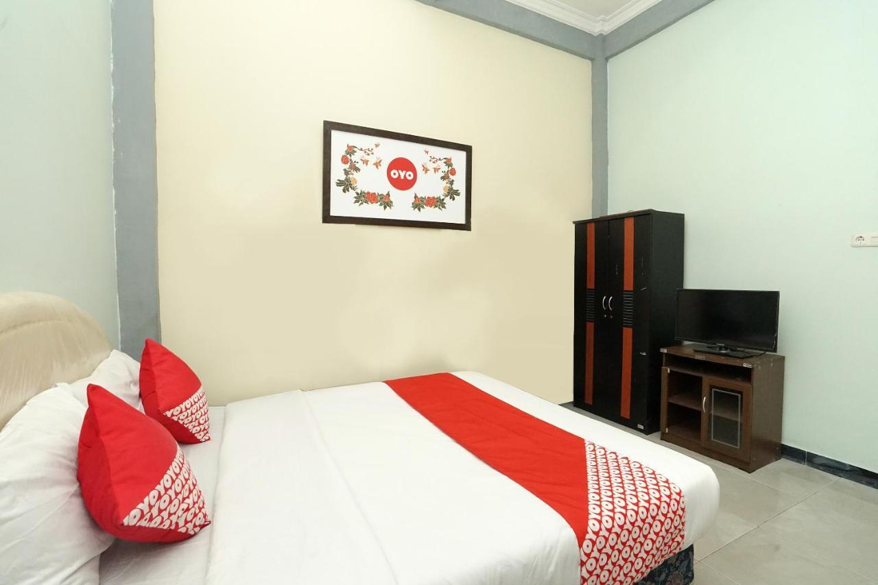 OYO 475 Kartika Syariah Homestay Surabaya Luaran gambar