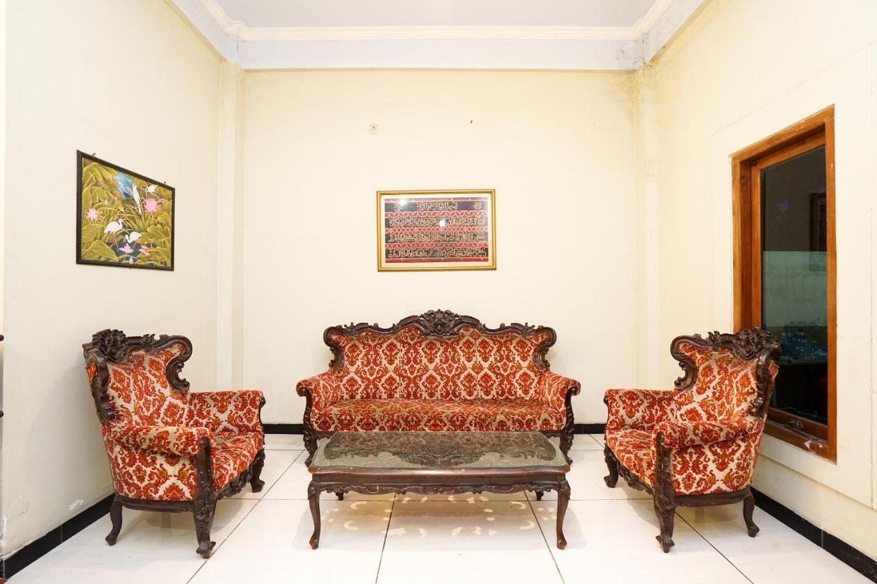 OYO 475 Kartika Syariah Homestay Surabaya Luaran gambar