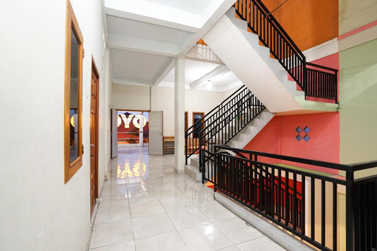 OYO 475 Kartika Syariah Homestay Surabaya Luaran gambar