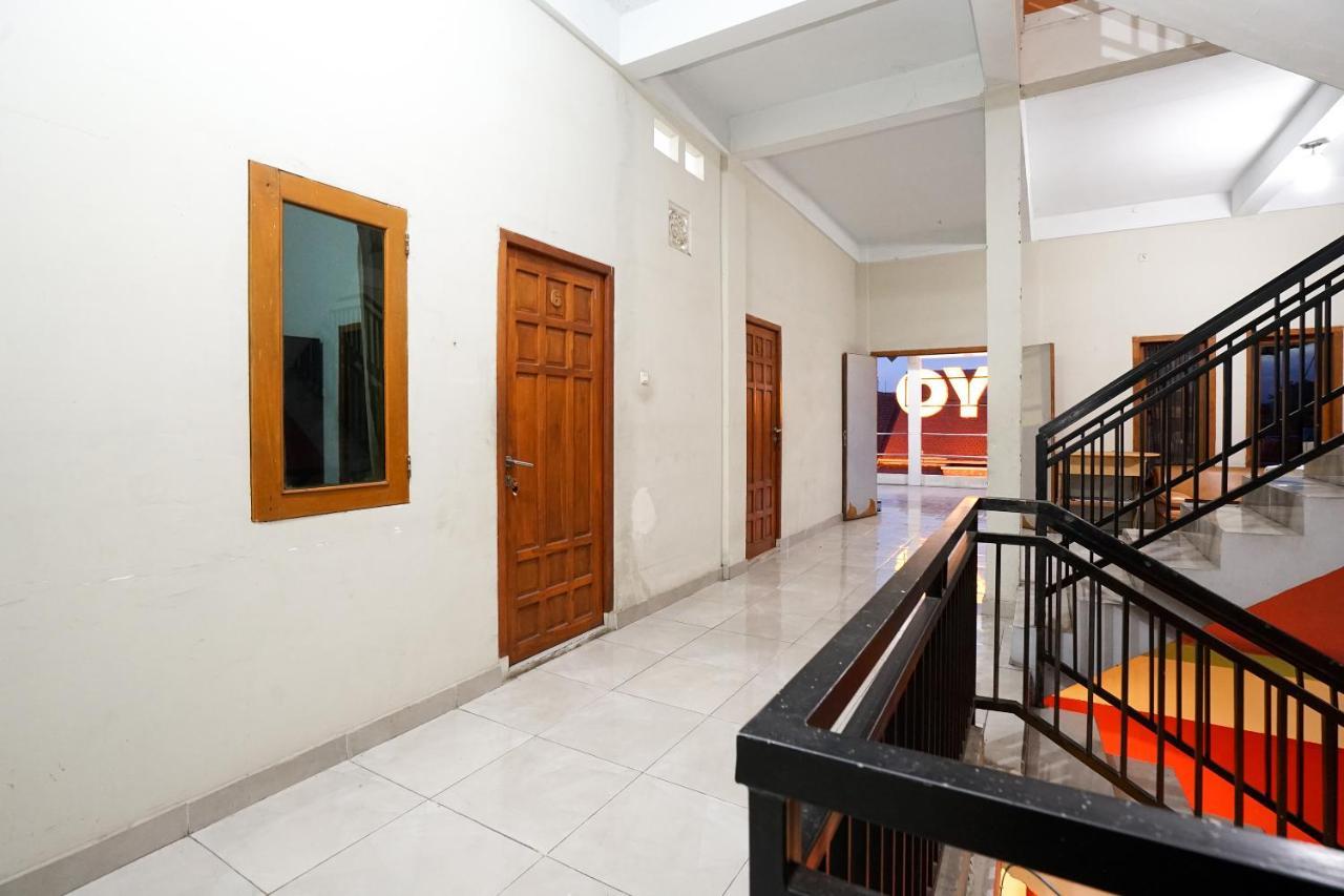 OYO 475 Kartika Syariah Homestay Surabaya Luaran gambar