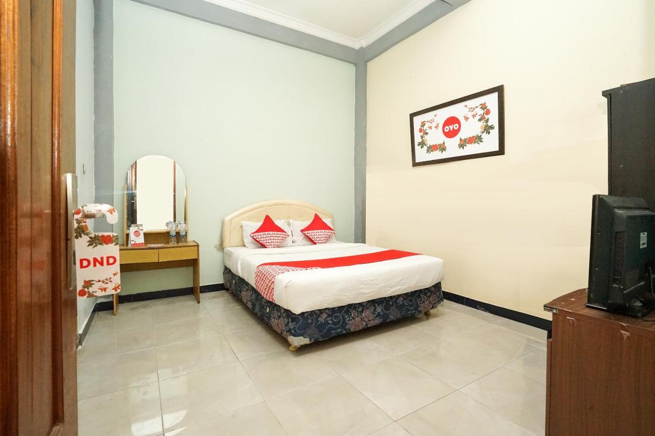 OYO 475 Kartika Syariah Homestay Surabaya Luaran gambar