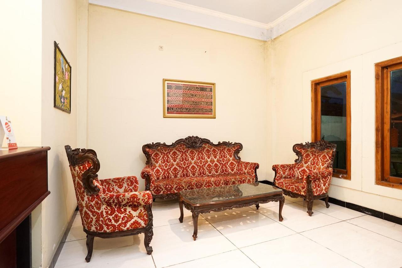 OYO 475 Kartika Syariah Homestay Surabaya Luaran gambar