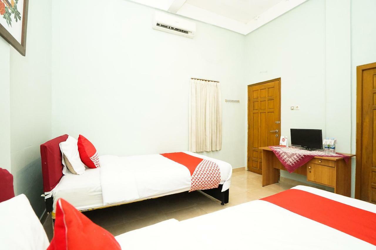 OYO 475 Kartika Syariah Homestay Surabaya Luaran gambar