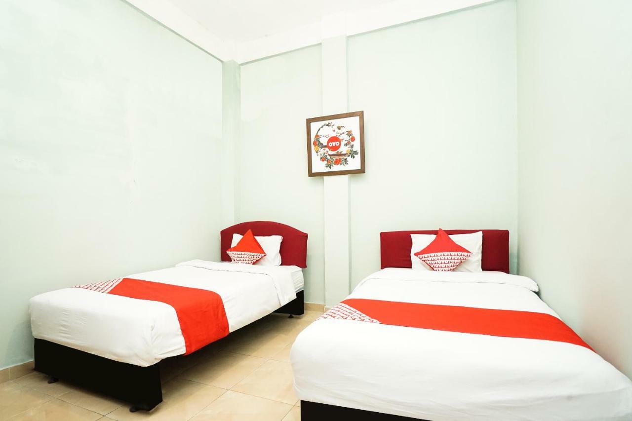 OYO 475 Kartika Syariah Homestay Surabaya Luaran gambar