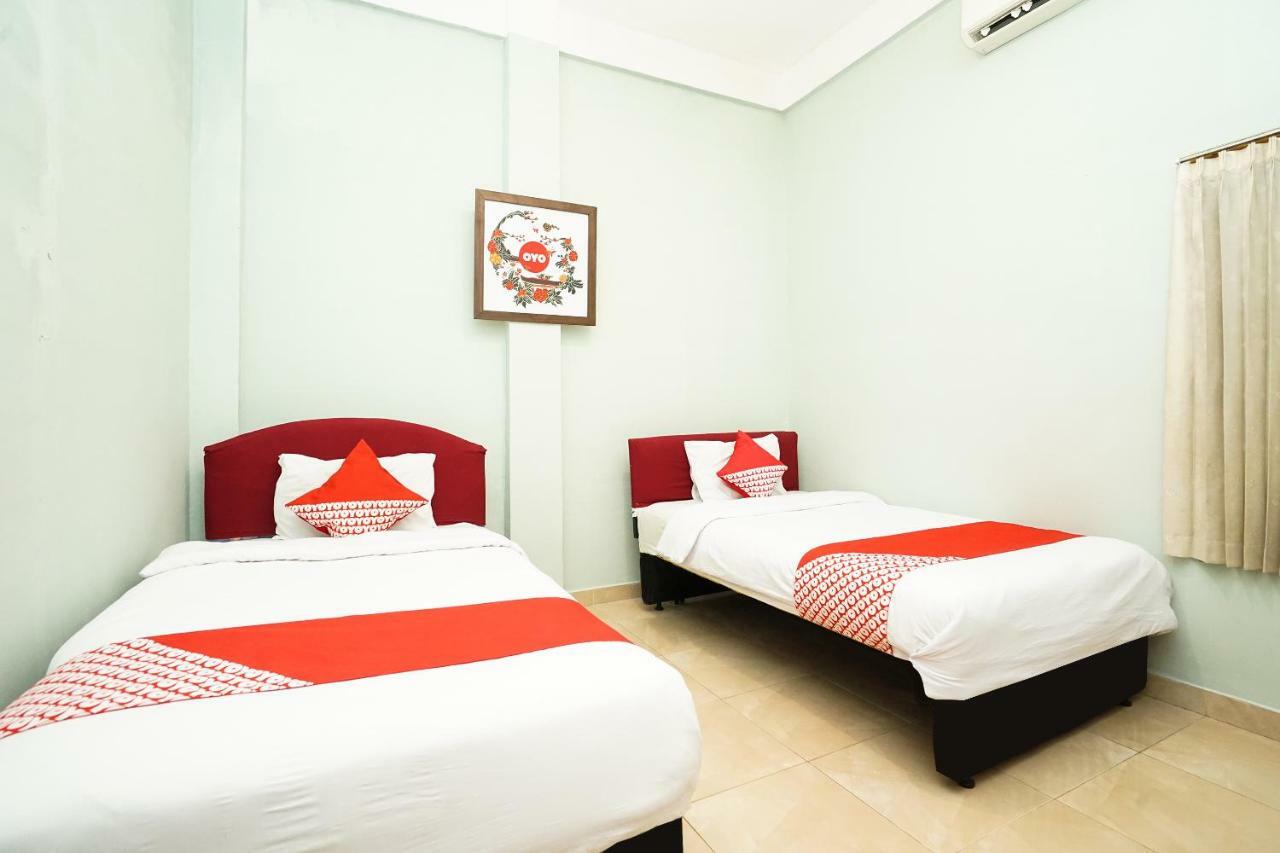 OYO 475 Kartika Syariah Homestay Surabaya Luaran gambar