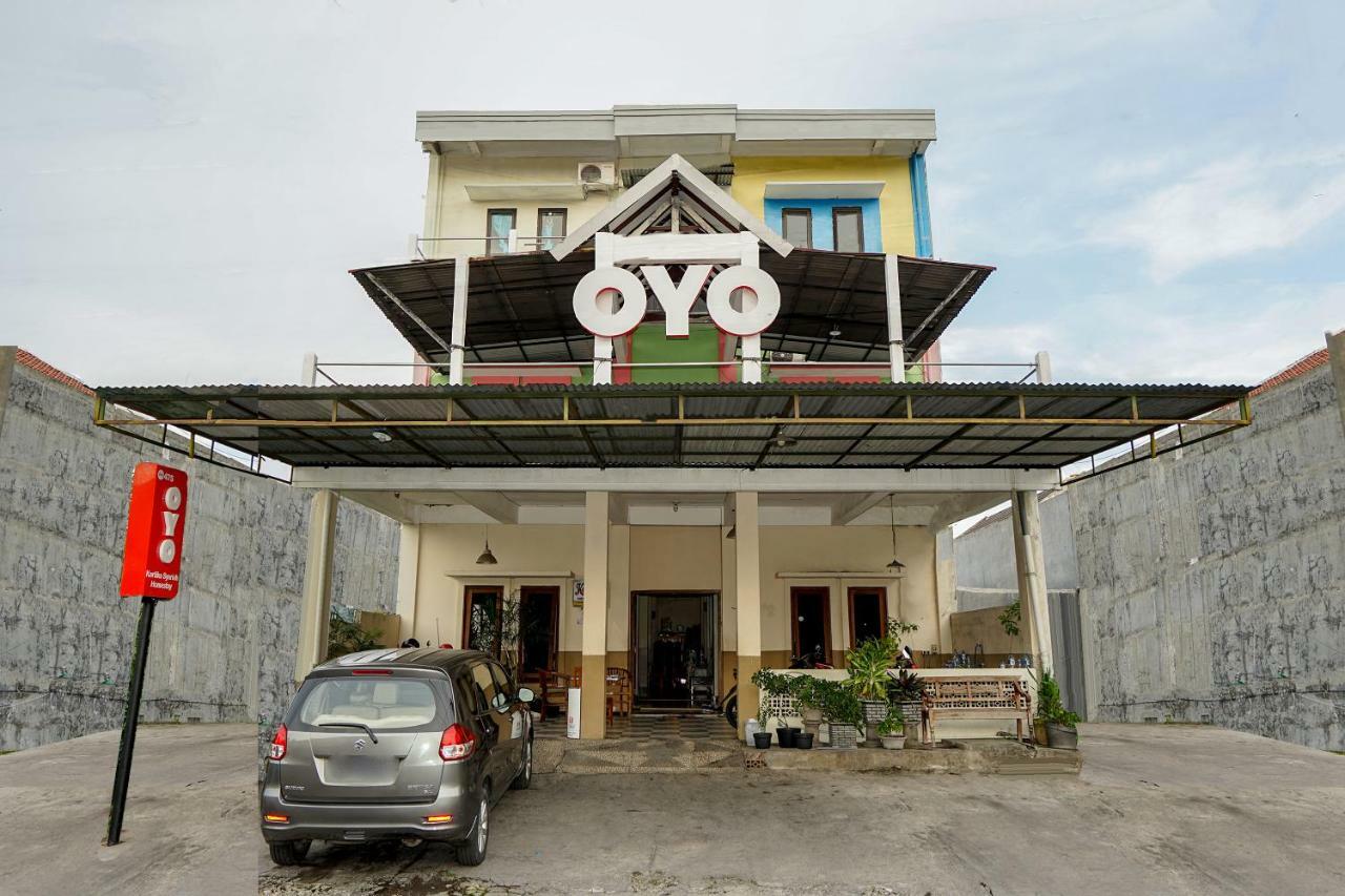 OYO 475 Kartika Syariah Homestay Surabaya Luaran gambar