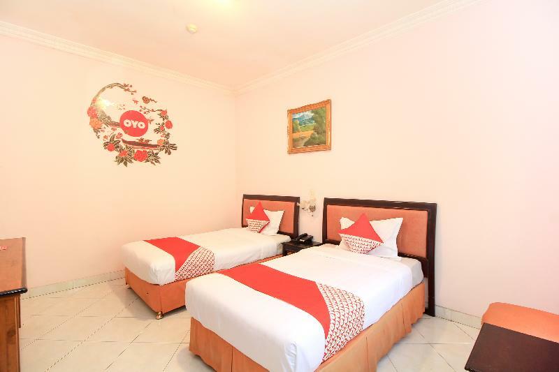 OYO 475 Kartika Syariah Homestay Surabaya Luaran gambar