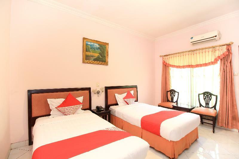 OYO 475 Kartika Syariah Homestay Surabaya Luaran gambar